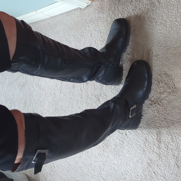 Black leather knee-high boot - Picture 3 of 15